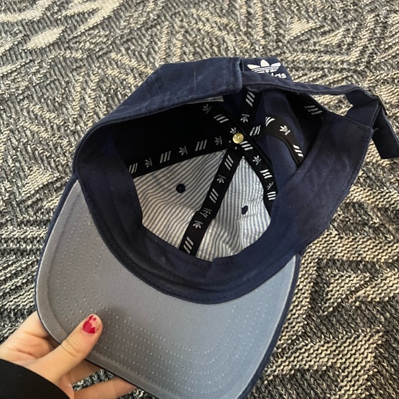 Navy adidas baseball hat - Picture 3 of 5
